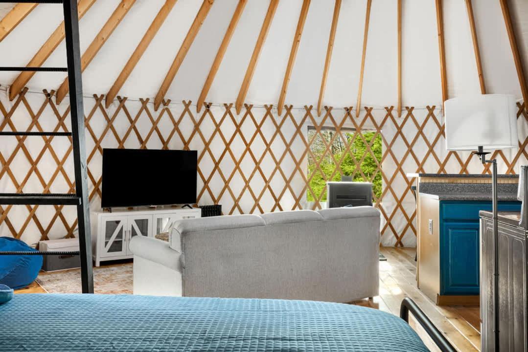 Modern Yurt W River Access, Hot Tub, Wifi & Grill Wardensville Exterior foto